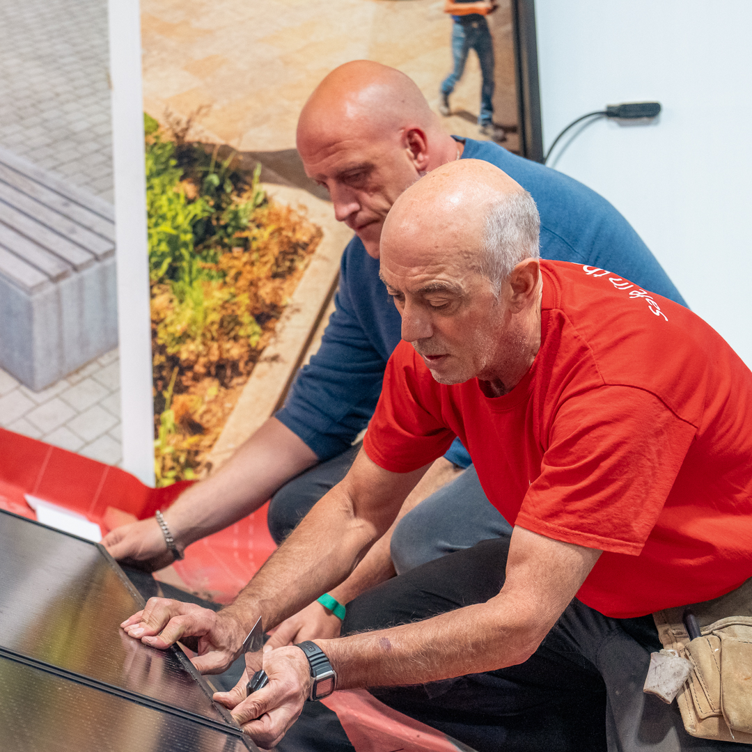 Kevin Taylor giving a Marley solar training session